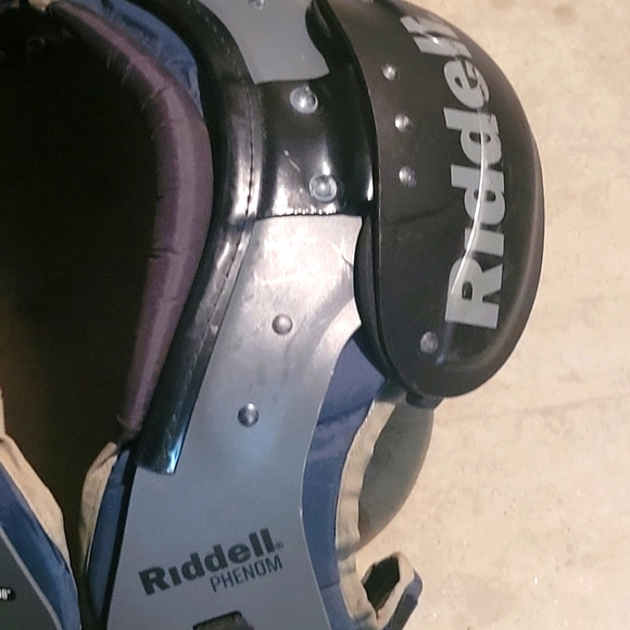 Riddell phenom SK L Shoulder pads. - Picture 3 of 6